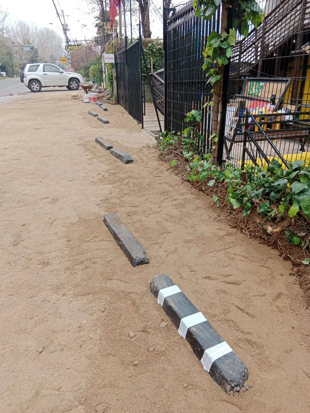 Remodelación Estacionamiento y Fachada local comercial ejecutada por AO Construcciones en Las Vertientes, San José de Maipo