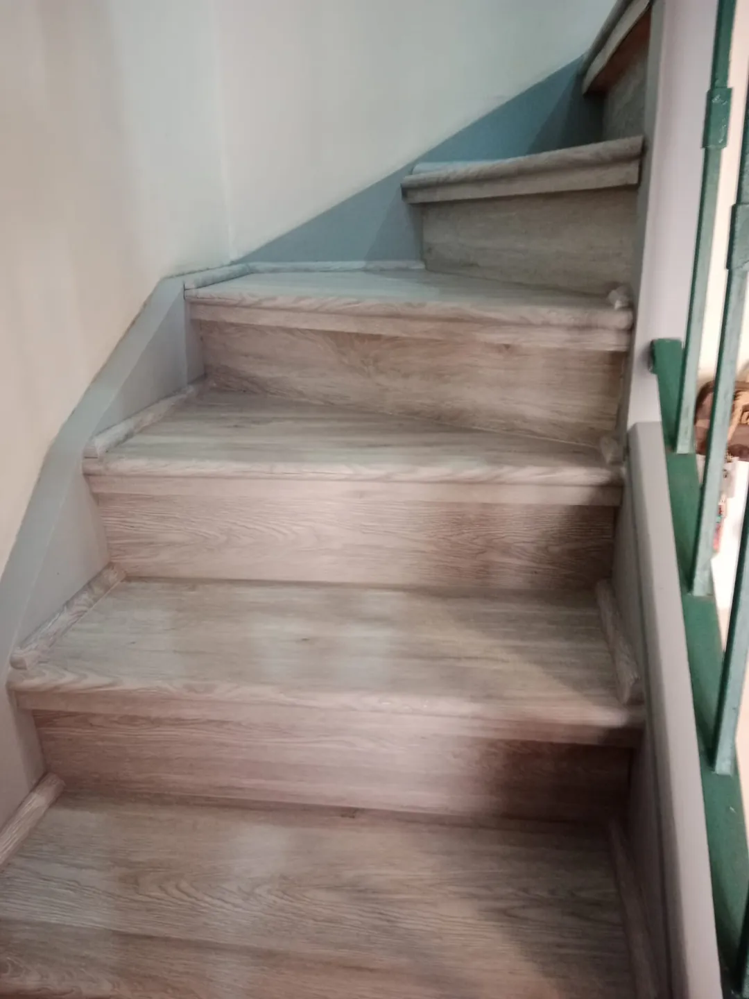 Remodelación escala interior ejecutada por AO Construcciones en Hacienda El Peñón, Puente Alto