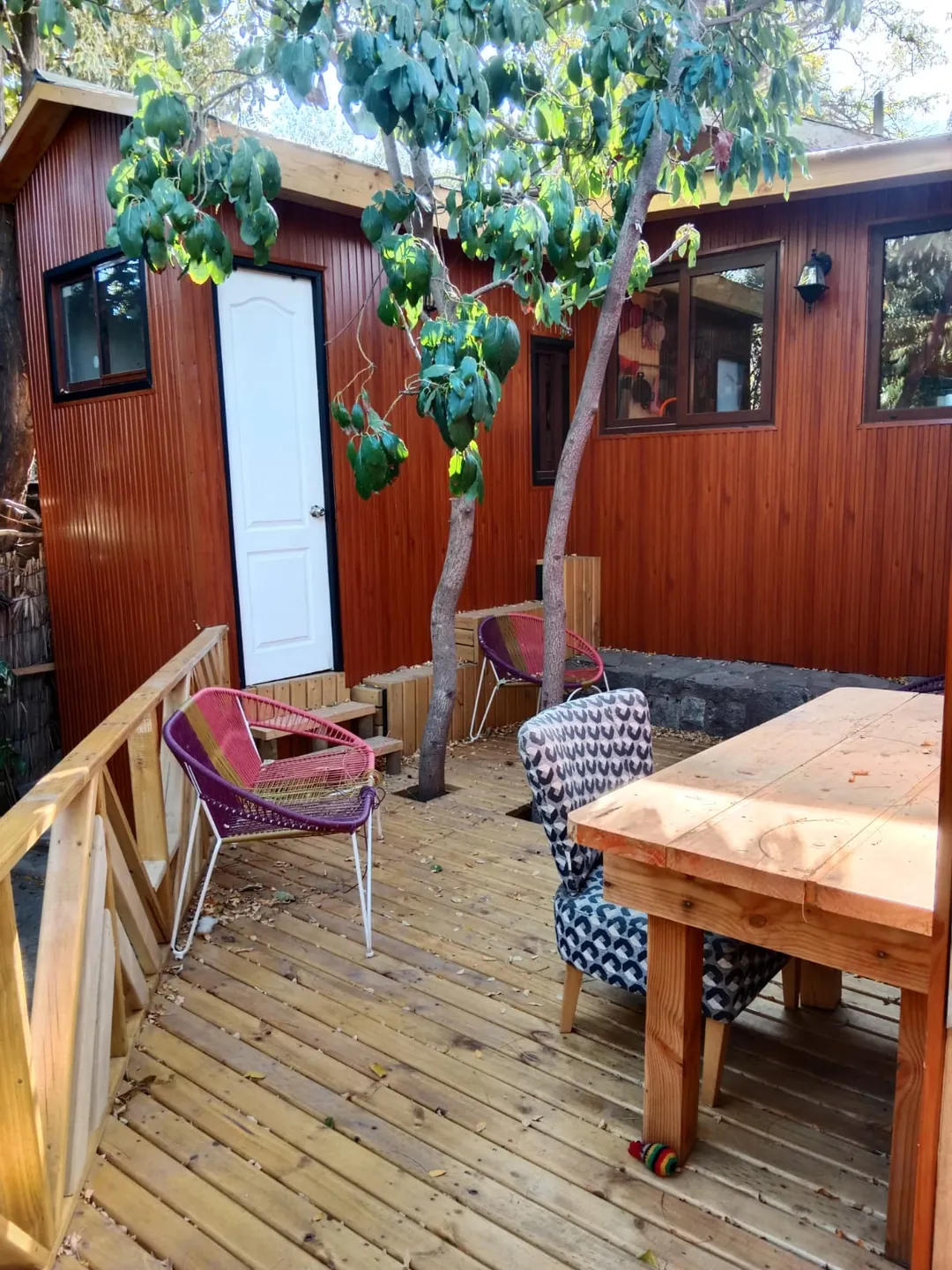 Remodelación fachada y deck ejecutada por AO Construcciones en El Canelo, San José de Maipo